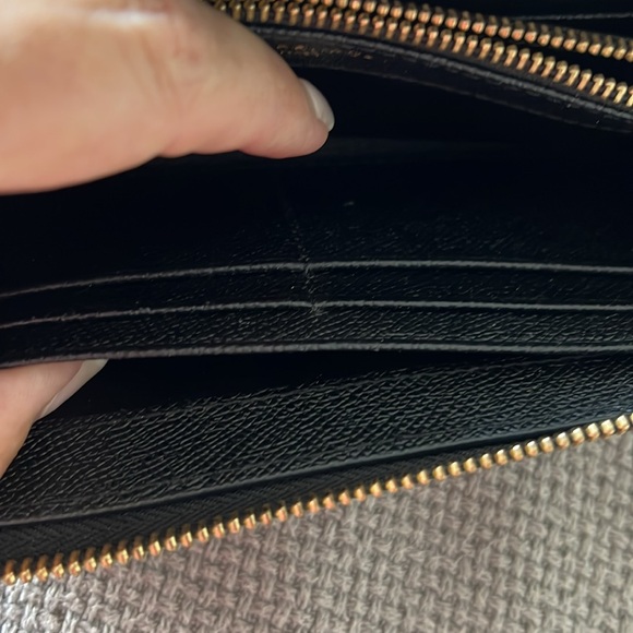 Henry Bendel zip around large wallet - Picture 5 of 6